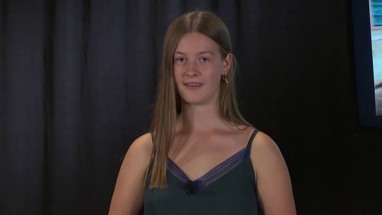 Le pouvoir de la jeunesse : l'âgisme est démodé | Zoéline Guisen & Hannah Brunori | TEDxUCLouvain